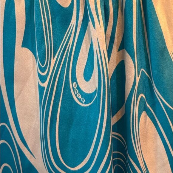 BEBE 2B Y2K Silk Swirl V-Neck Tank Top - Picture 7 of 9